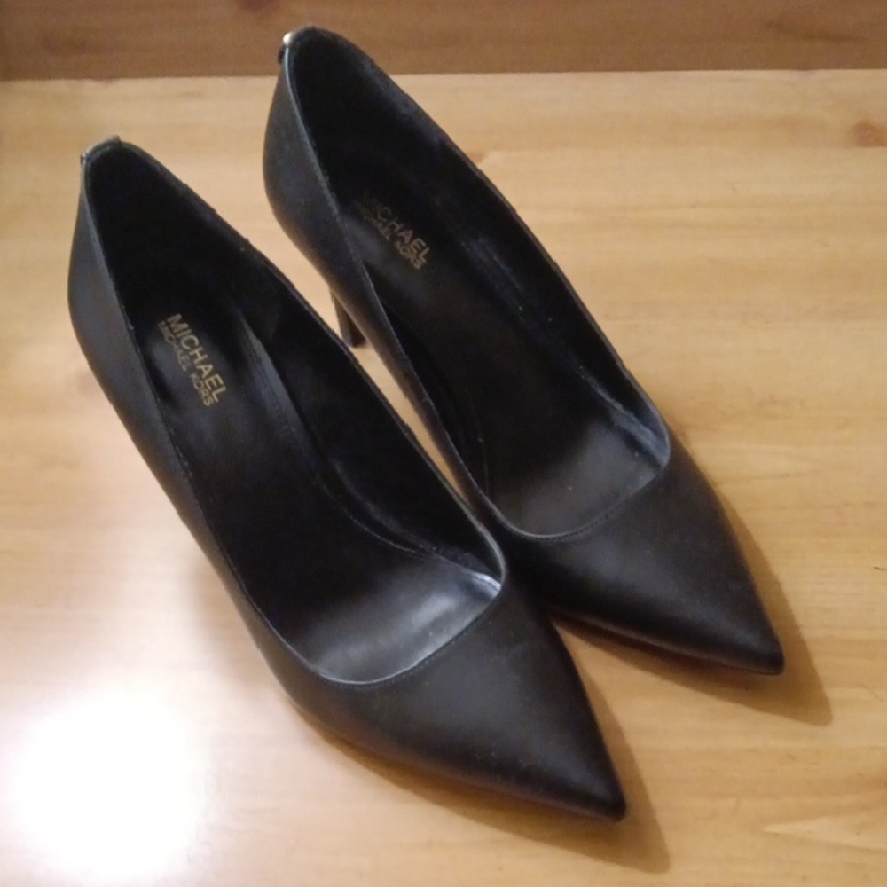 Michael Kors Classic Black Heels, 3.75" heel | Size 8, MINT Condition,FINAL SALE - Picture 2 of 8